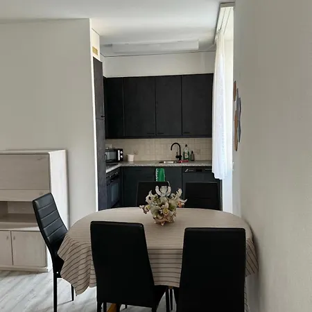 Monica Apartment *